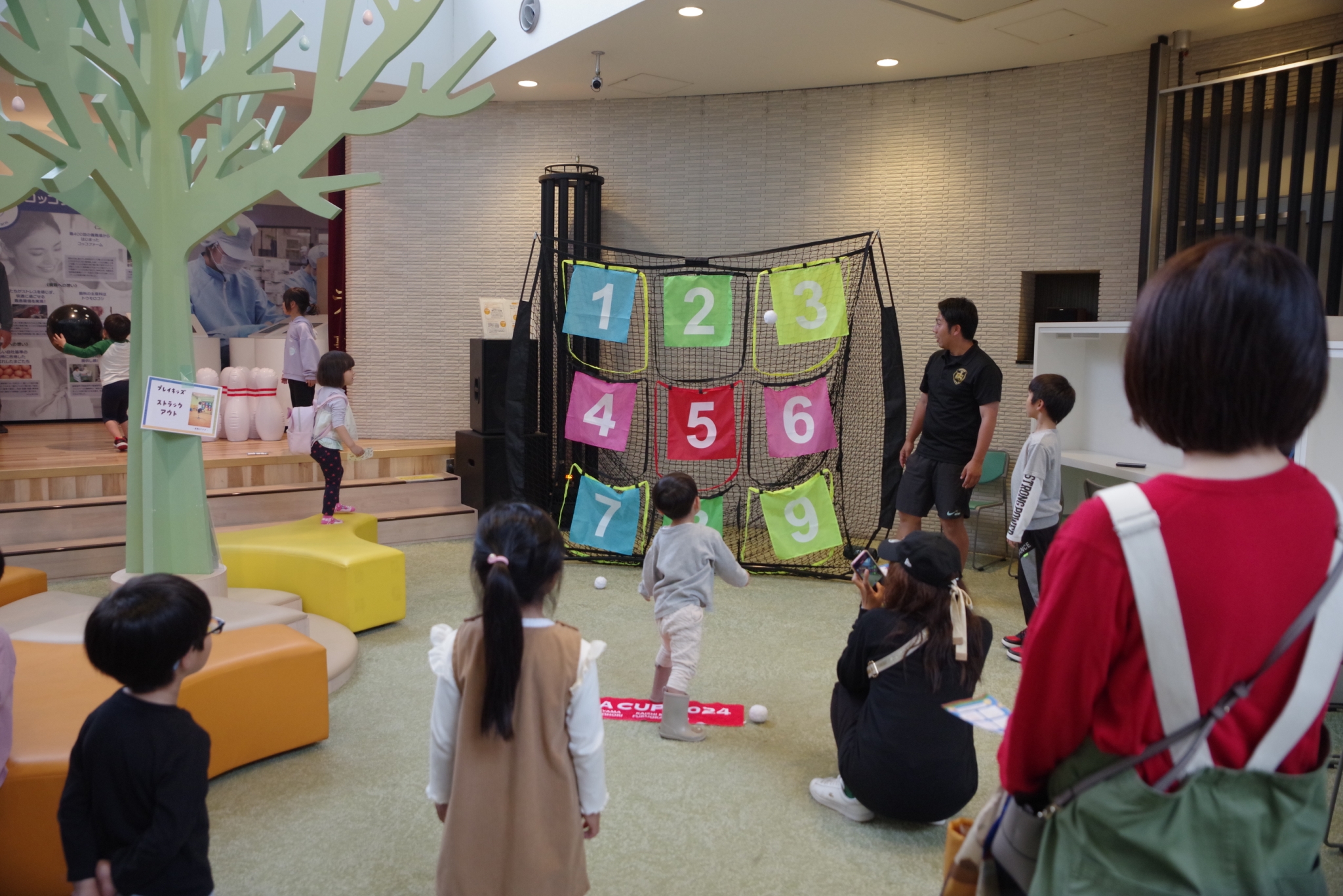 プレイキッズで親子で遊ぶ様子